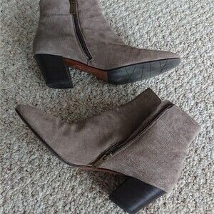 Aquatalia Franca brown Suede round Ankle Boots booties